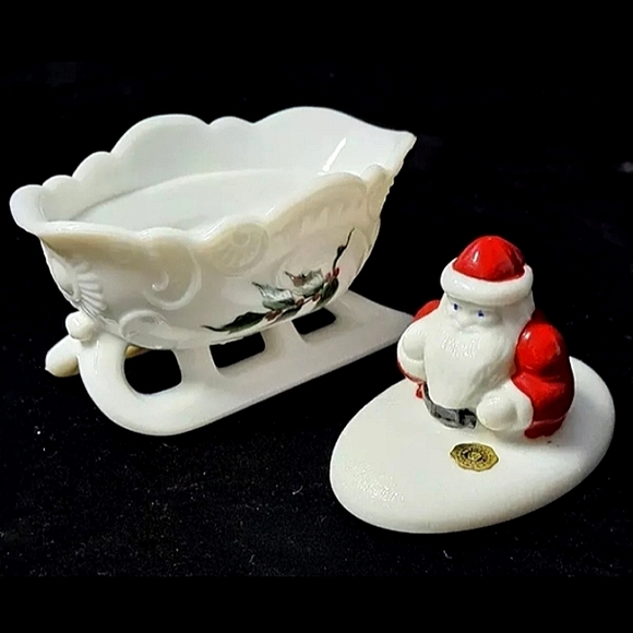 ***SOLD*** Vintage WESTMORELAND OPALINE MILKGLASS SANTA on SLEIGH - Picture 5 of 13
